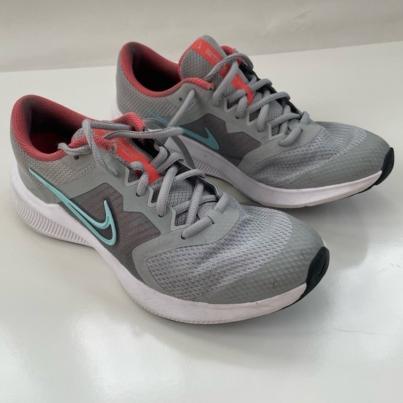 Nike Girl's Gray Orange Downshifter Youth Sneakers Size 5Y - Picture 1 of 10